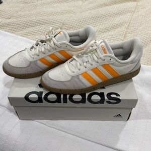 adidas tennis shoes, breaknet sleek. Like new.